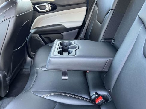 Used 2024 Jeep Compass Limited image 12