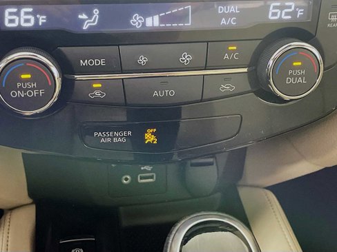 Used 2019 Nissan Rogue SL w/ Premium Package image 14