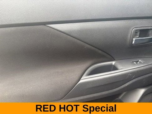 Used 2020 Mitsubishi Outlander ES image 29