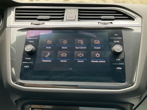 Used 2018 Volkswagen Tiguan SE image 21