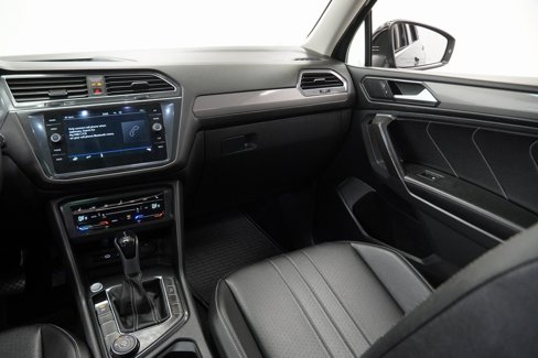 Used 2022 Volkswagen Tiguan SE image 22