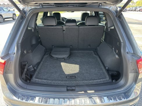 Used 2022 Volkswagen Tiguan SEL R-Line image 18