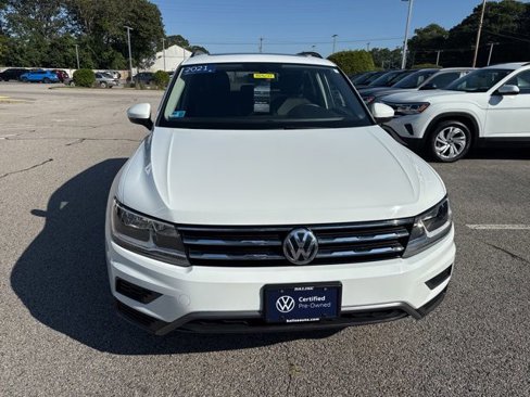 Certified 2021 Volkswagen Tiguan SE w/ Panoramic Sunroof Package image 3