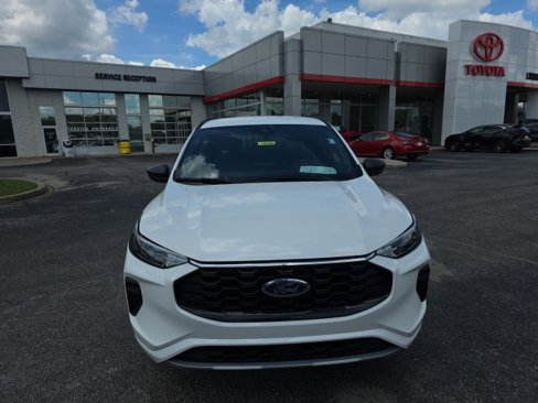 Used 2024 Ford Escape ST-Line image 2