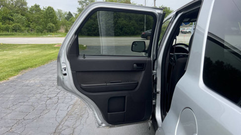 Used 2010 Ford Escape XLT image 28