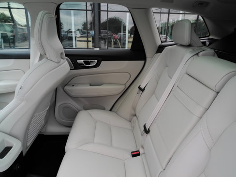 Used 2021 Volvo XC60 T8 Inscription w/ Advanced Package image 16