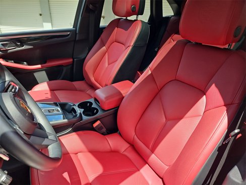 Used 2025 Porsche Macan image 5