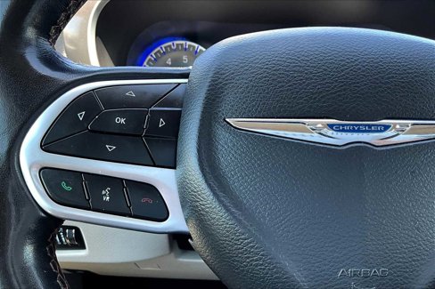 Used 2020 Chrysler Pacifica Touring-L image 22
