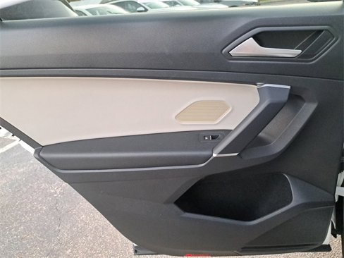 Used 2020 Volkswagen Tiguan SEL image 14