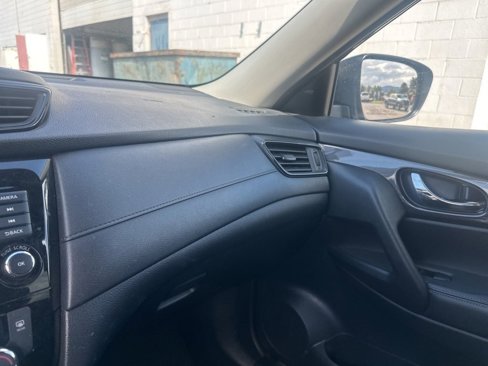Used 2018 Nissan Rogue SV w/ Premium Package image 23