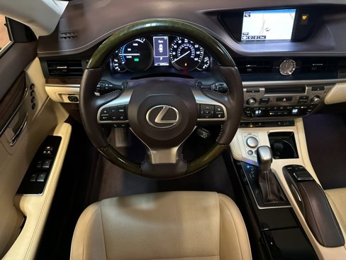 Used 2016 Lexus ES 300h image 13
