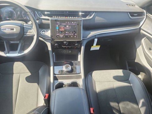 New 2025 Jeep Grand Cherokee L Altitude image 11