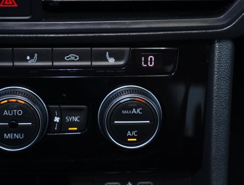 Used 2023 Volkswagen Jetta SE image 27