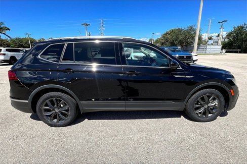 Certified 2022 Volkswagen Tiguan SE w/ Panoramic Sunroof Package image 4