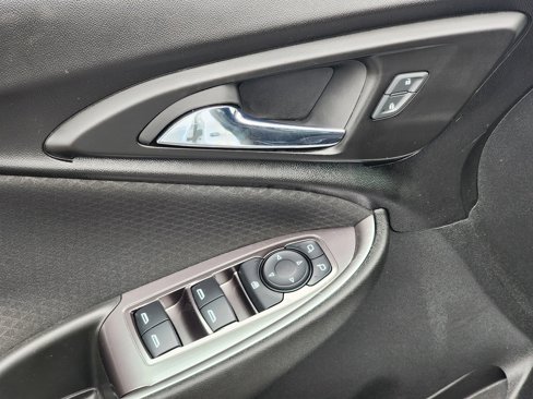 Used 2018 Chevrolet Malibu LS image 14