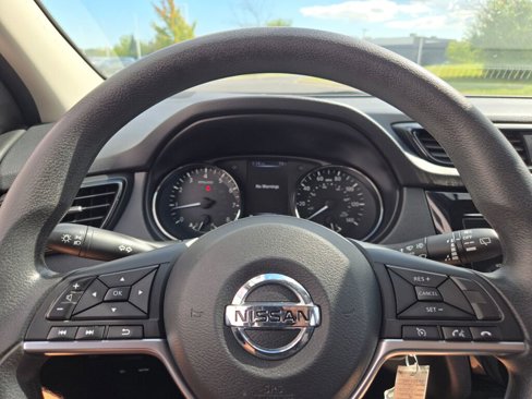 Used 2018 Nissan Rogue Sport S image 28