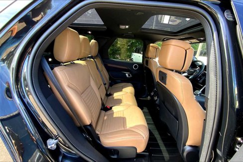 Used 2025 Land Rover Discovery Dynamic SE image 17
