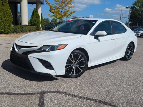 Used 2018 Toyota Camry SE image 1