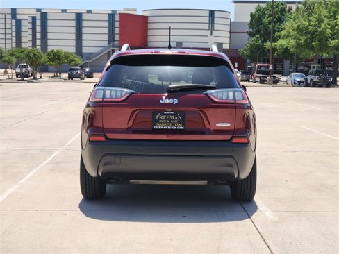 Used 2019 Jeep Cherokee Latitude Plus w/ Comfort/Convenience Group image 6
