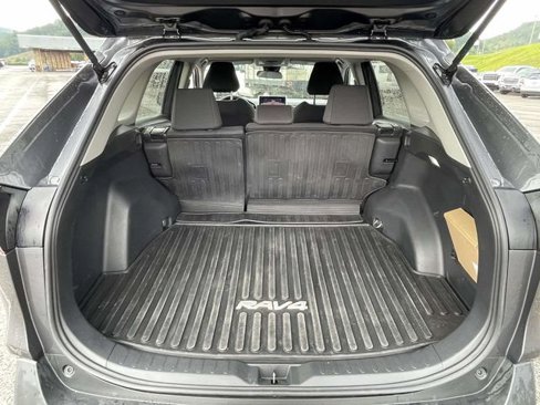 Used 2023 Toyota RAV4 LE image 9