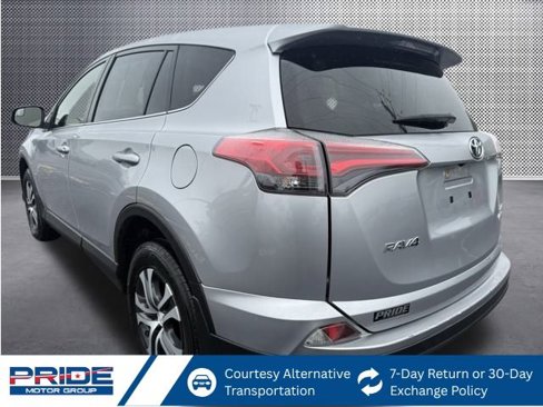 Used 2018 Toyota RAV4 LE image 4