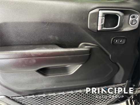 Used 2018 Jeep Wrangler Sport image 12