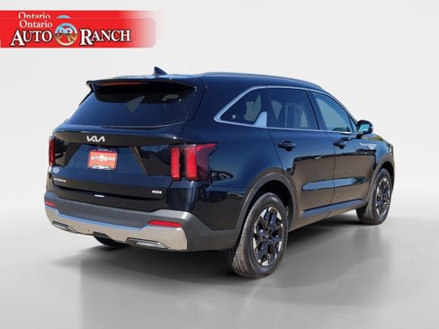 Used 2024 Kia Sorento S image 5