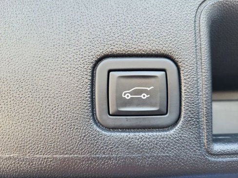 Used 2024 GMC Terrain SLT image 24