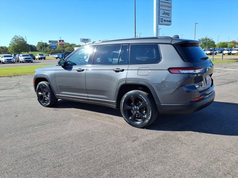 Used 2023 Jeep Grand Cherokee L Laredo image 5