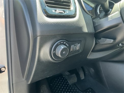 Used 2021 Jeep Compass Latitude image 25