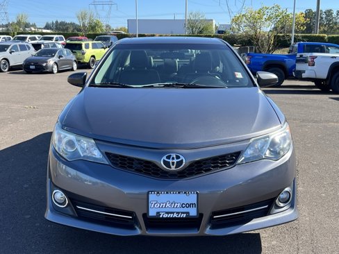Used 2014 Toyota Camry L image 2