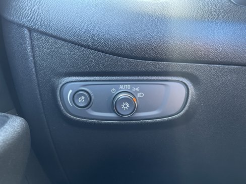 Used 2019 Chevrolet Equinox LT image 19