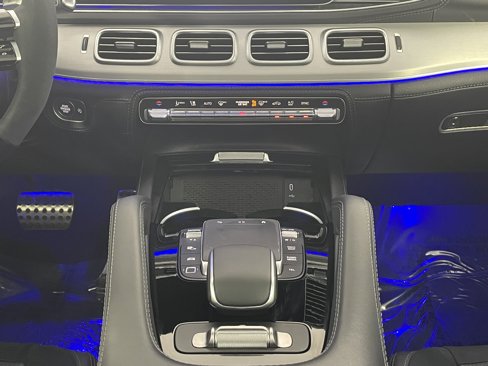 Certified 2024 Porsche Macan image 18