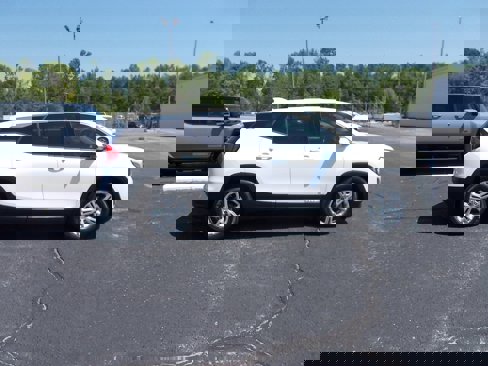 Used 2020 GMC Terrain SLE image 2