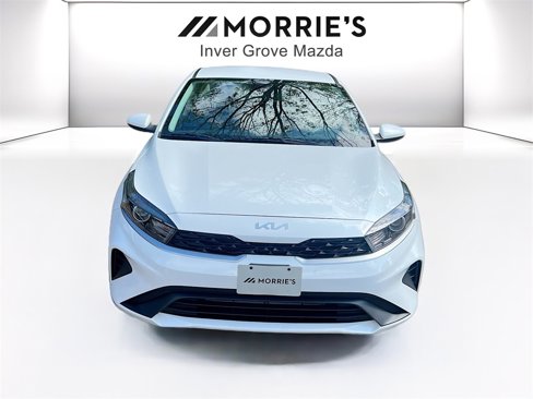 Used 2023 Kia Forte LXS image 2