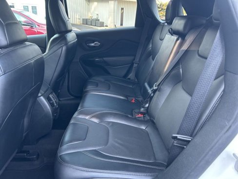 Used 2023 Jeep Cherokee Altitude Lux image 28