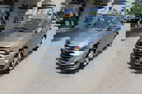 Used 2023 Chevrolet Malibu LT image 2