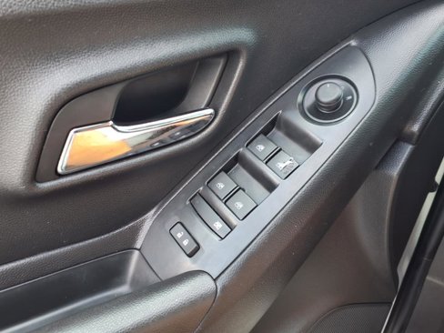 Used 2020 Chevrolet Trax LS w/ Tint and Cruise Package image 13