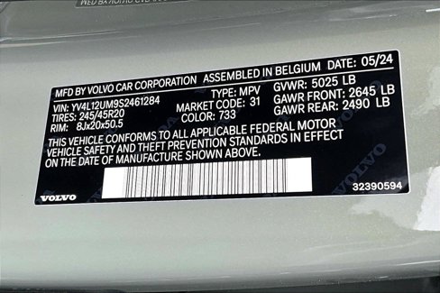 New 2025 Volvo XC40 B5 Ultra w/ Protection Package Premier image 12