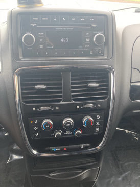 Used 2016 Dodge Grand Caravan SE image 12