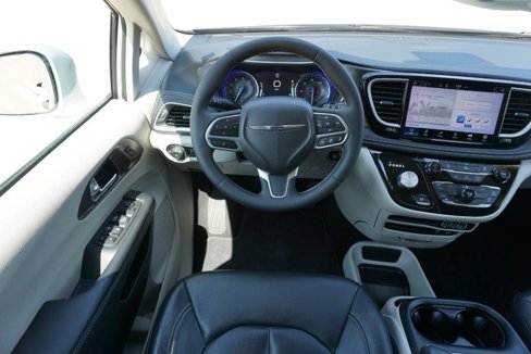 Used 2022 Chrysler Pacifica Touring-L image 38
