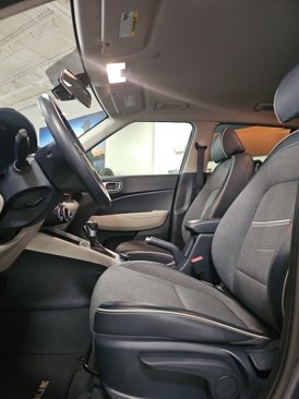 Used 2021 Hyundai Venue image 13