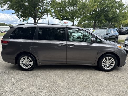 Used 2014 Toyota Sienna XLE image 8