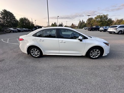 Used 2024 Toyota Corolla LE image 2