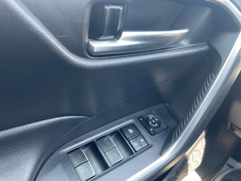 Used 2022 Toyota RAV4 XLE image 10