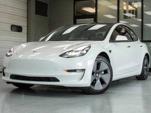Used 2021 Tesla Model 3 Standard Range Plus image 2