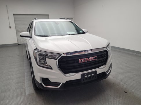 Used 2023 GMC Terrain SLE w/ Driver Convenience Package image 14