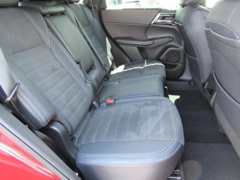 Used 2023 Mitsubishi Outlander SE image 31