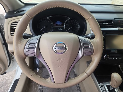 Used 2013 Nissan Altima 2.5 SL w/ Technology Pkg image 12