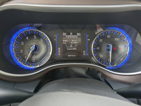Used 2022 Chrysler Voyager LX image 23